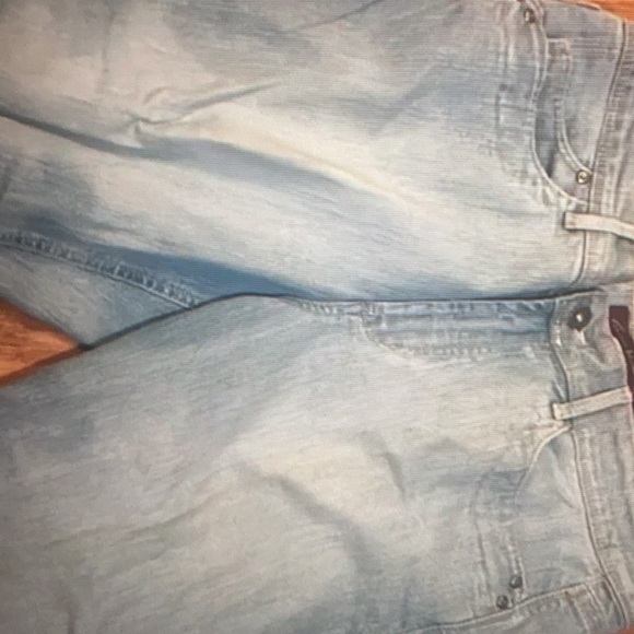 Gloria Vanderbilt Women’s Light wash Blue capris jeans - Picture 5 of 5